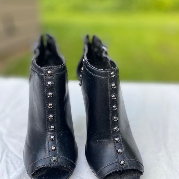 Size 8 Vera Wang pumps - Picture 3 of 4